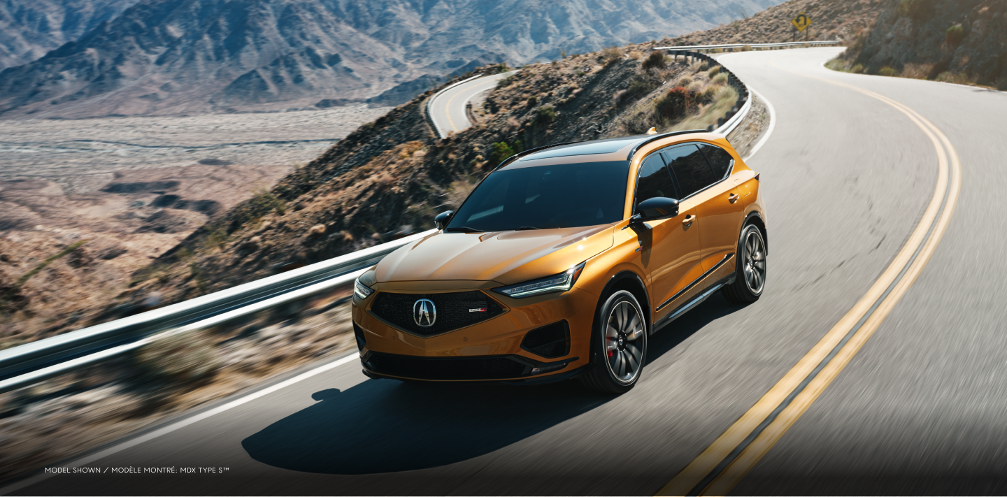 Plan de trois quarts avant d’un MDX Type S négociant une chicane sur une autoroute de montagne en journée.